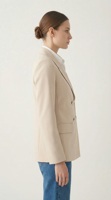Елегантно бежово сако с копчета