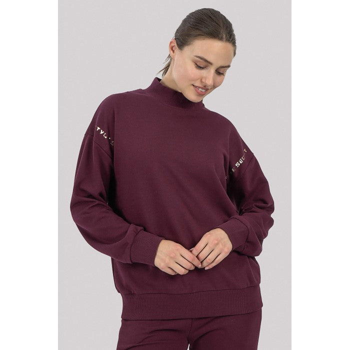 Бордo блуза с висока яка