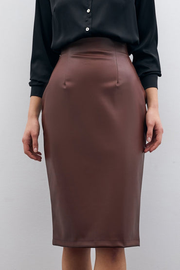 Кожена пола тип „молив“ в кафяв цвят