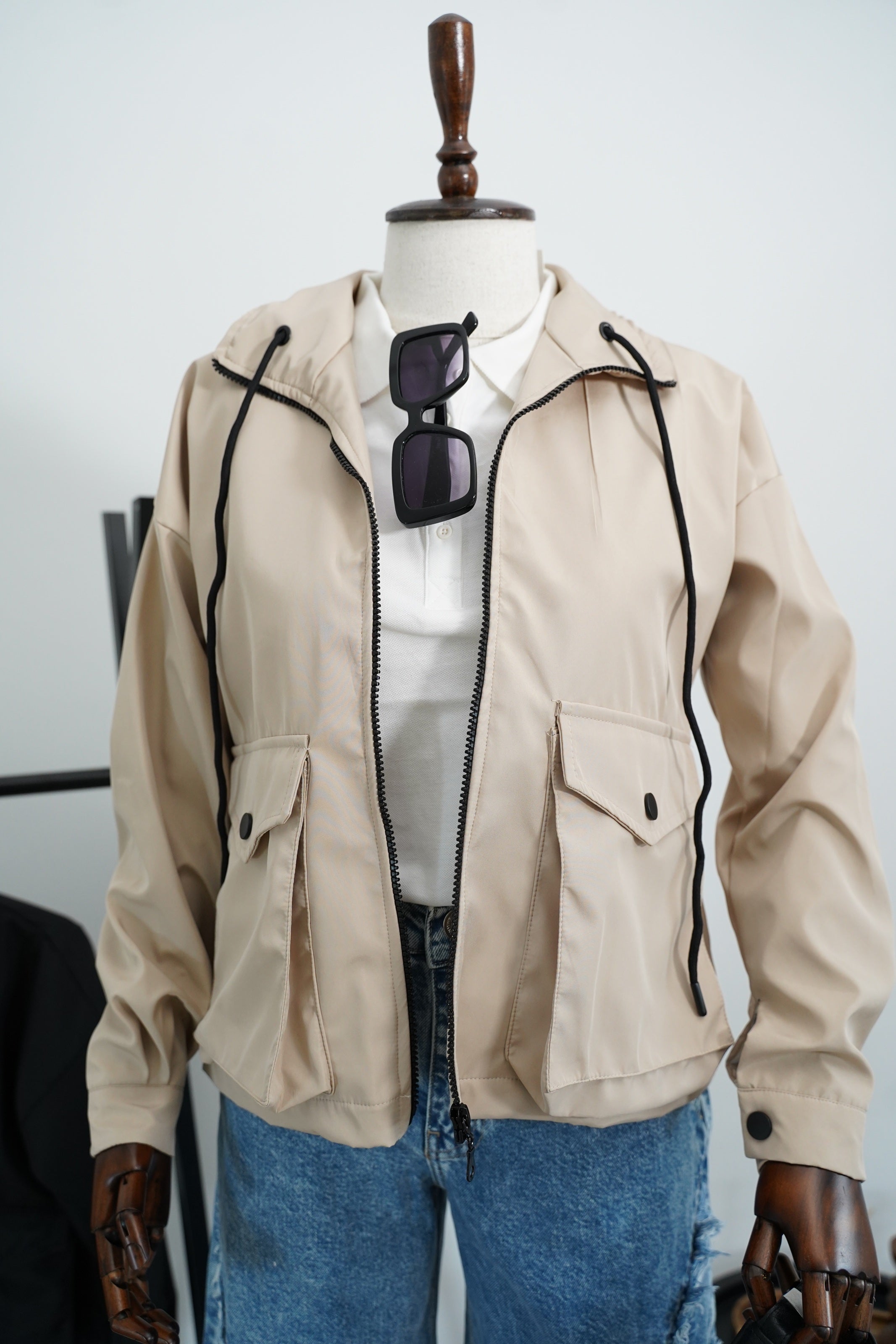 Късо бежово яке пролет/есен