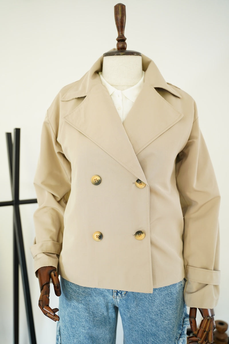 Къс тренч в бежов цвят