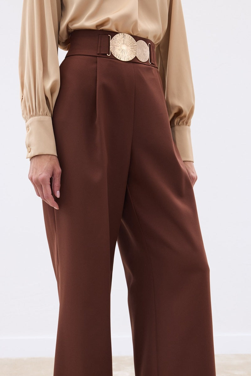 Елегантен панталон с висока талия и златни пафти