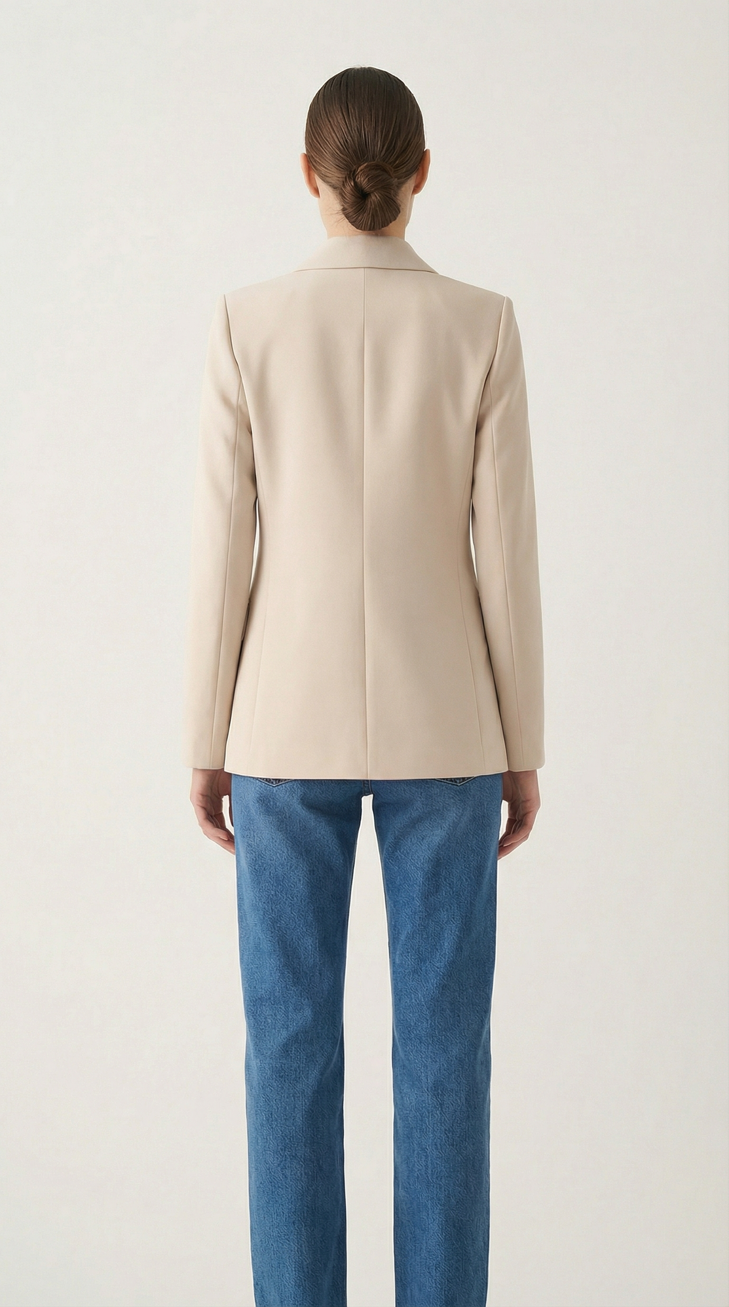Елегантно бежово сако с копчета
