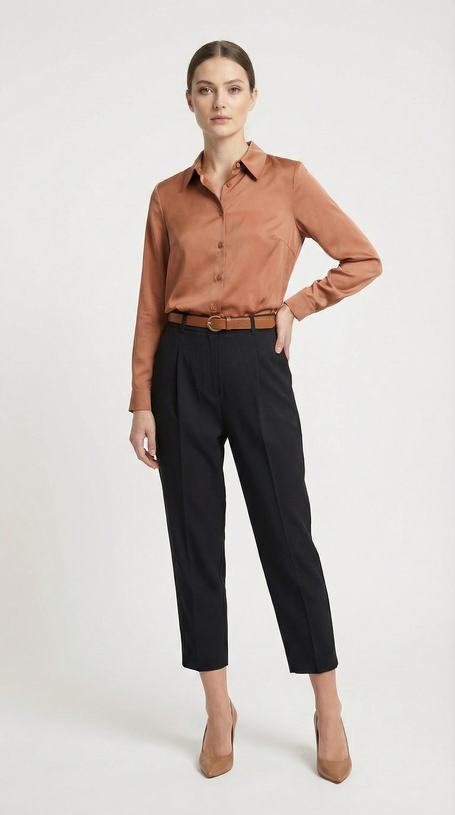 Модерен черен панталон с висока талия и кройка морков