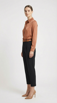 Модерен черен панталон с висока талия и кройка морков