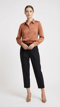 Модерен черен панталон с висока талия и кройка морков