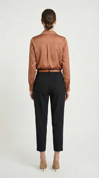 Модерен черен панталон с висока талия и кройка морков