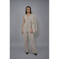 Елегантен комплект от елече, сако и панталон в светъл бежов цвят