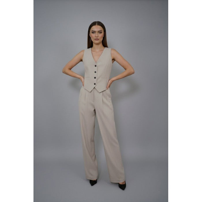 Елегантен комплект от елече, сако и панталон в светъл бежов цвят