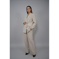 Елегантен комплект от елече, сако и панталон в светъл бежов цвят