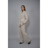Елегантен комплект от елече, сако и панталон в светъл бежов цвят