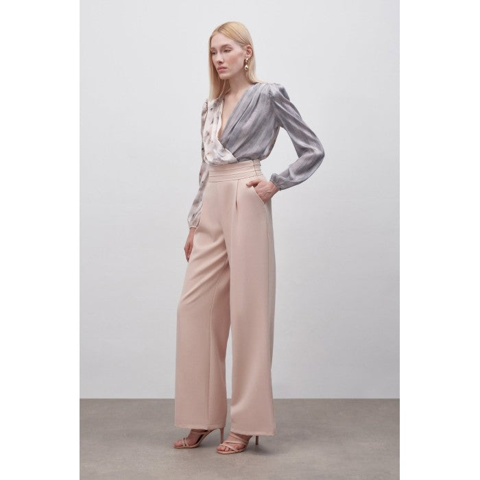 Елегантен панталон с висока талия в светло пясъчно-бежово