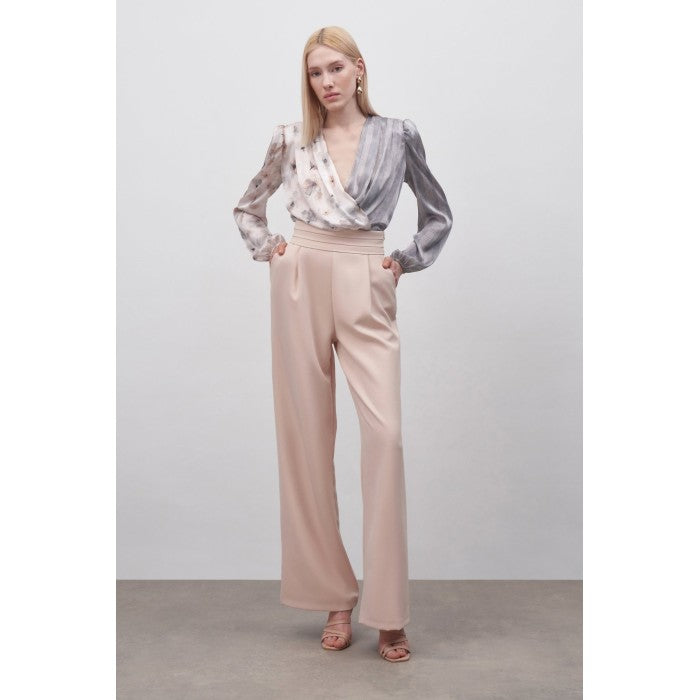 Елегантен панталон с висока талия в светло пясъчно-бежово