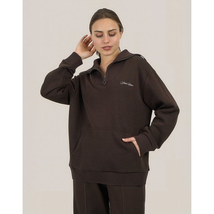 Елегантен ватиран суитшърт в кафяво