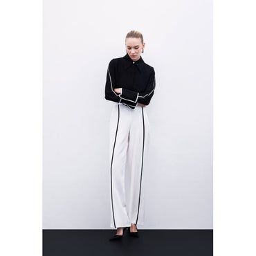 Класическа черна риза с контрастни детайли