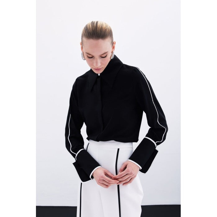 Класическа черна риза с контрастни детайли