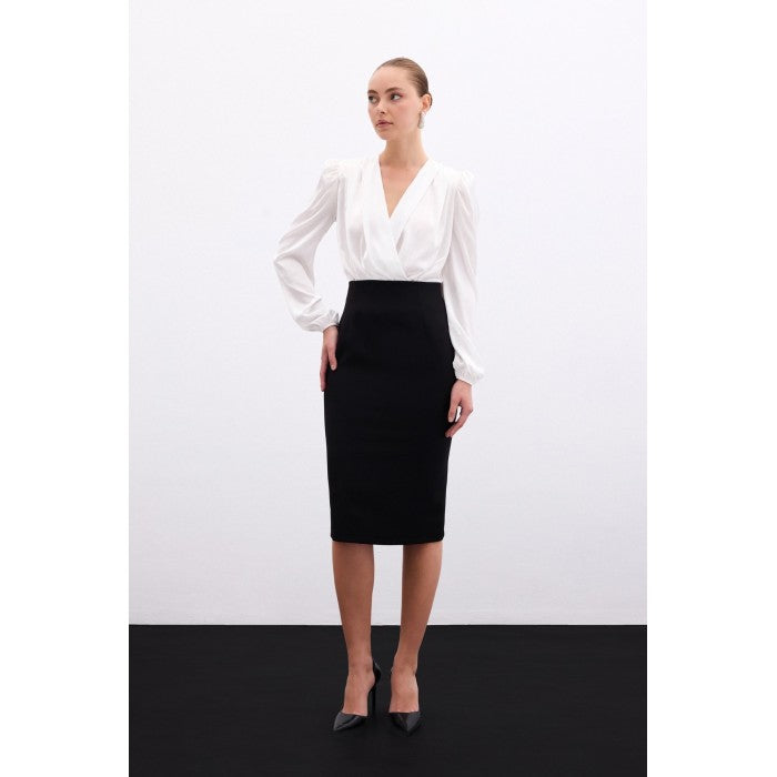 Класическа пола-молив в черен цвят