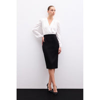 Класическа пола-молив в черен цвят