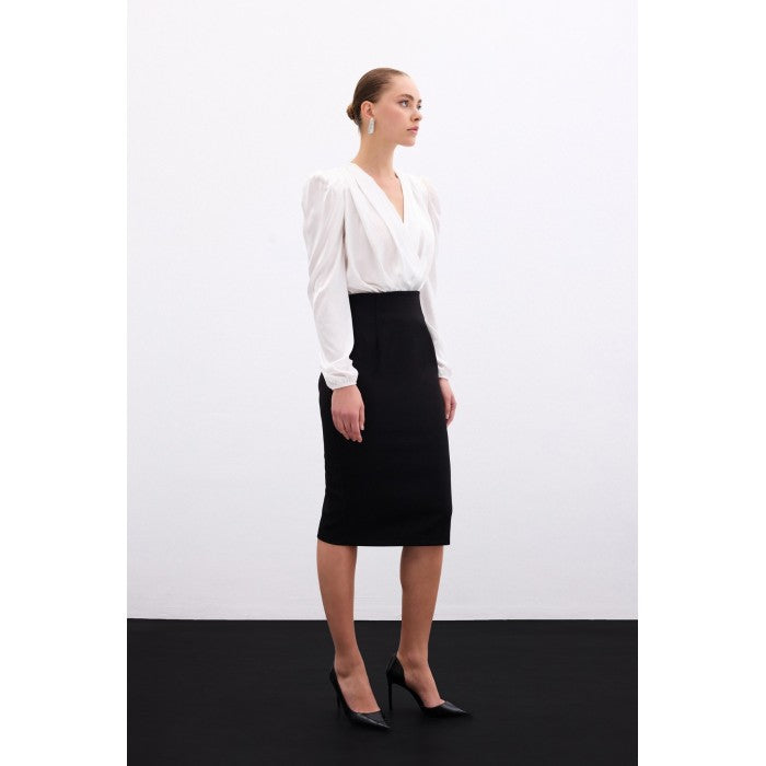 Класическа пола-молив в черен цвят