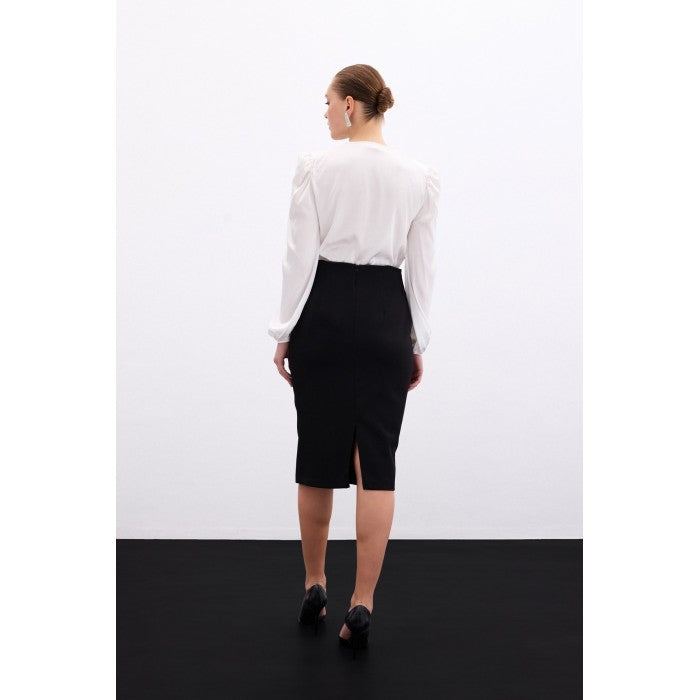 Класическа пола-молив в черен цвят