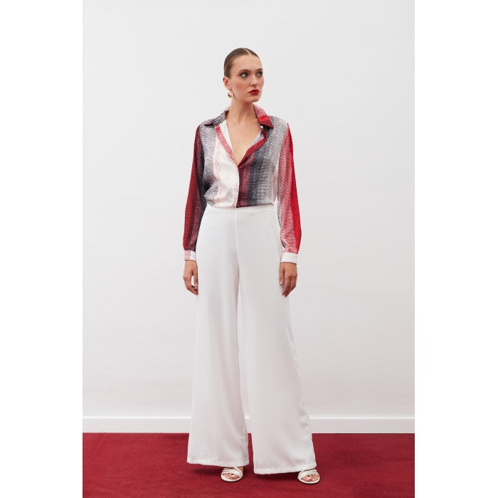 Сатенена риза с абстрактен райе-десен в червено и черно