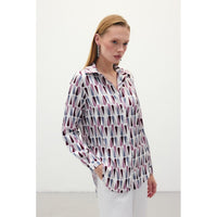 Сатенена риза с геометричен десен в бордо и лилаво