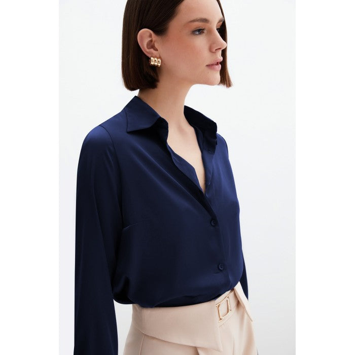 Сатенена риза в нощно синьо