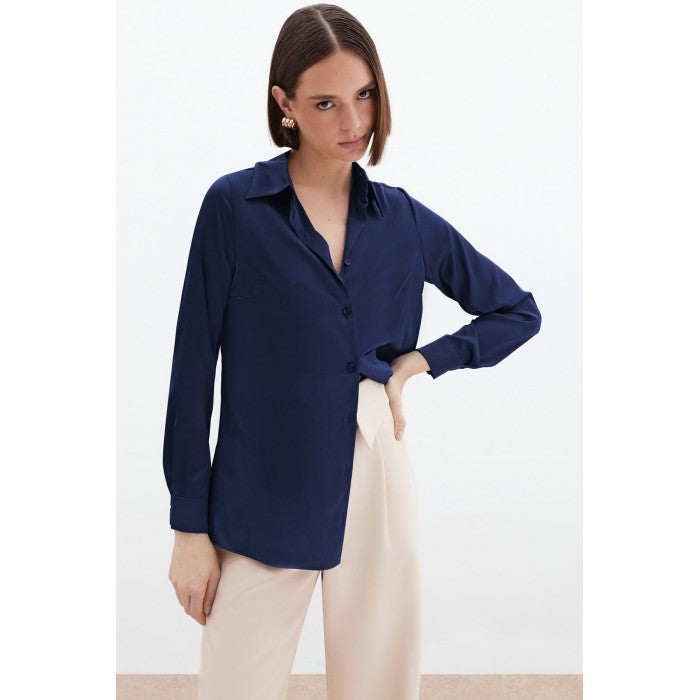 Сатенена риза в нощно синьо