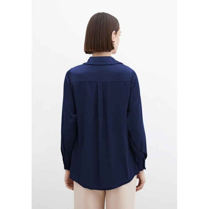 Сатенена риза в нощно синьо