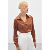 Сатенена риза в топло кафяво