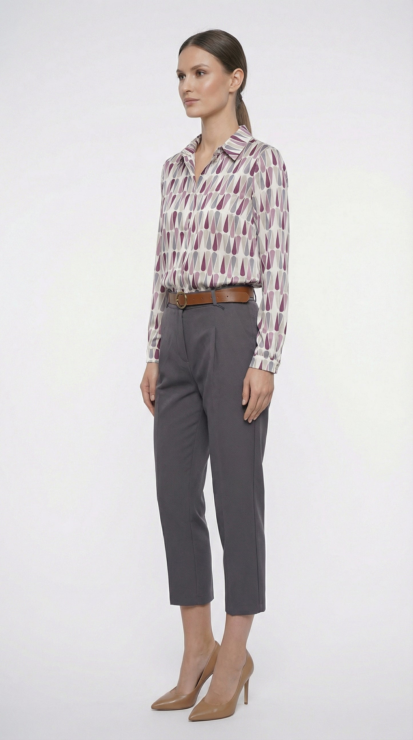 Модерен тъмносив панталон с висока талия и кройка морков