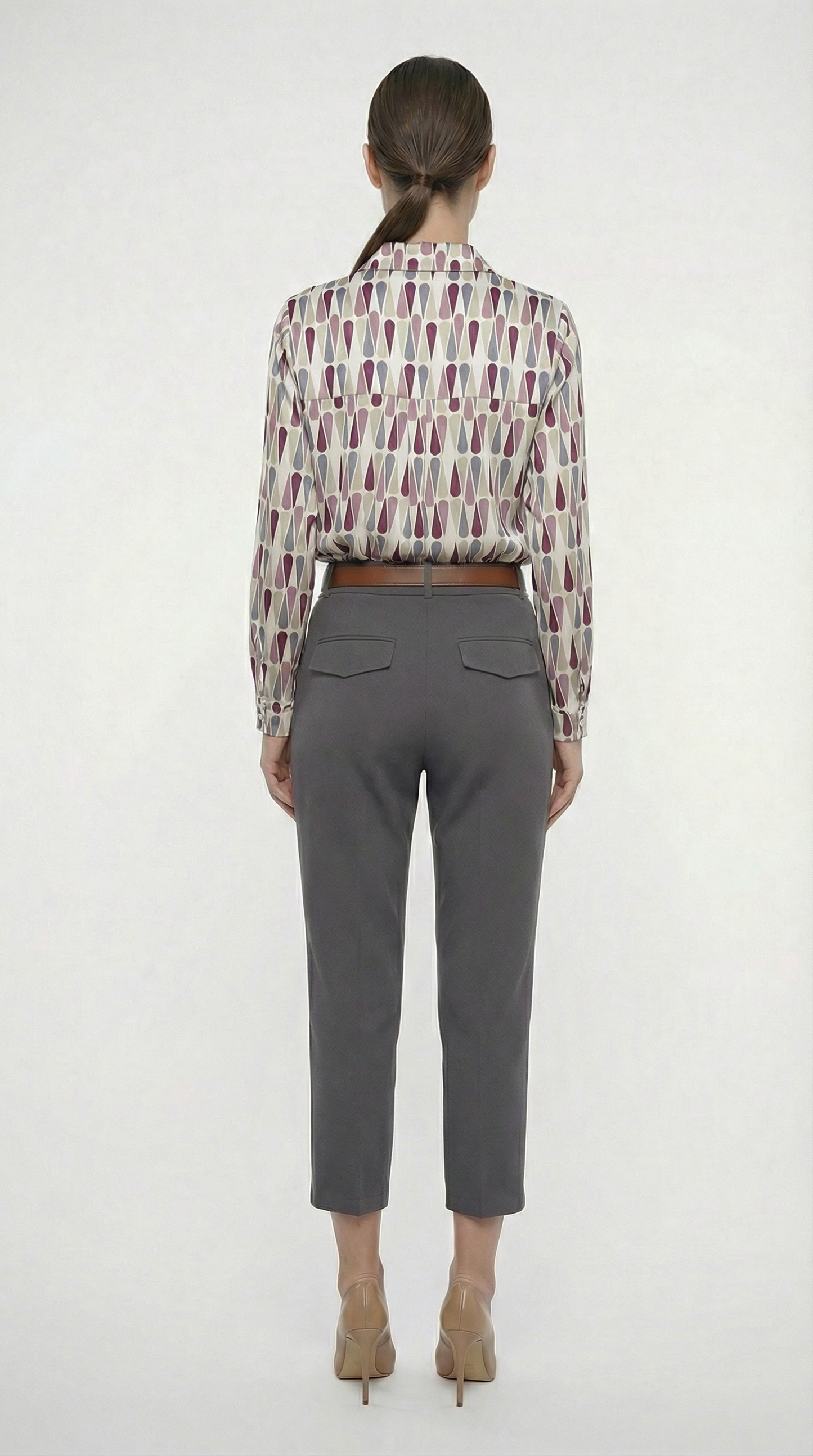 Модерен тъмносив панталон с висока талия и кройка морков