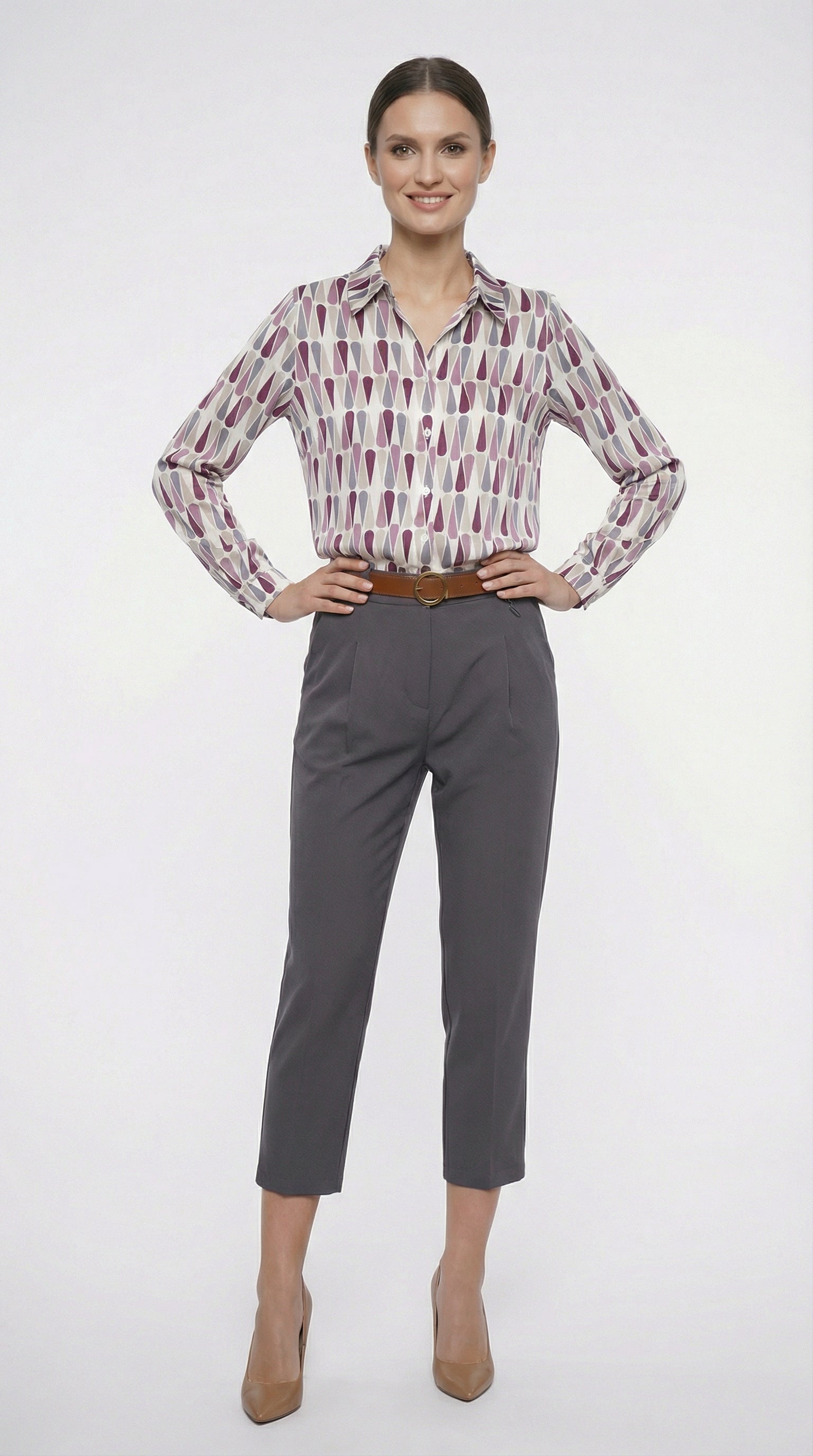 Модерен тъмносив панталон с висока талия и кройка морков